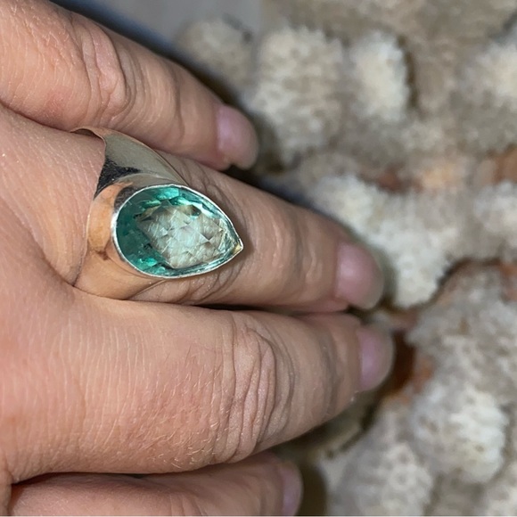 Sparkly Aqua blue Topaz teardrop facet cut ring - Picture 3 of 10